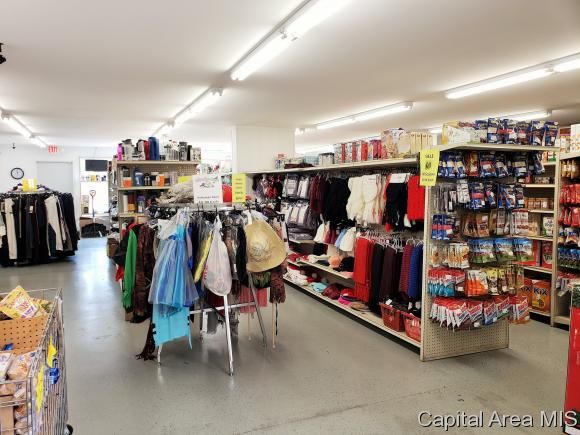 562 N Henderson St, Galesburg, IL 61401